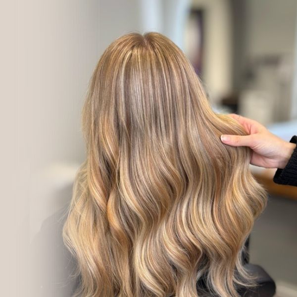 Blonde Balayage-Wellen — Farbergebnis bei PRIMEHAIR Bremen