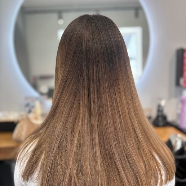 Honigbraune Balayage, glatt gestylt