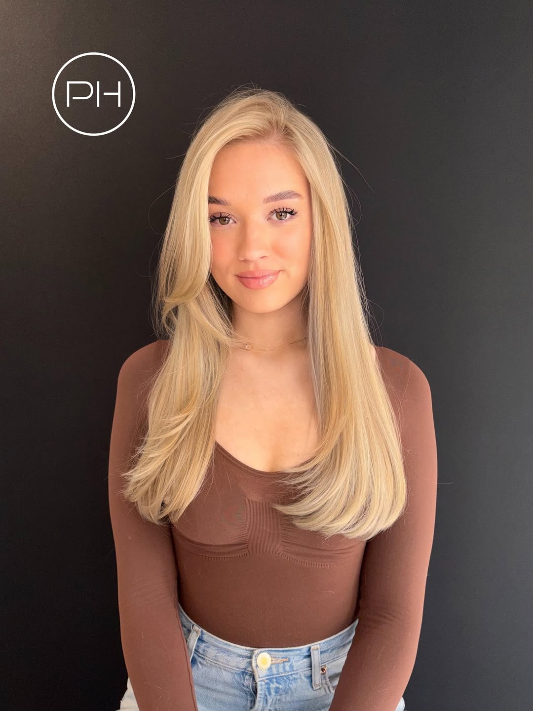 Instagram-Post: Blonde Glanz-Mähne mit weichen Stufen